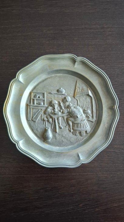 Vintage Tinnen Wandbord met Reliëf - 95/100, Antiek en Kunst, Antiek | Tin, Ophalen of Verzenden