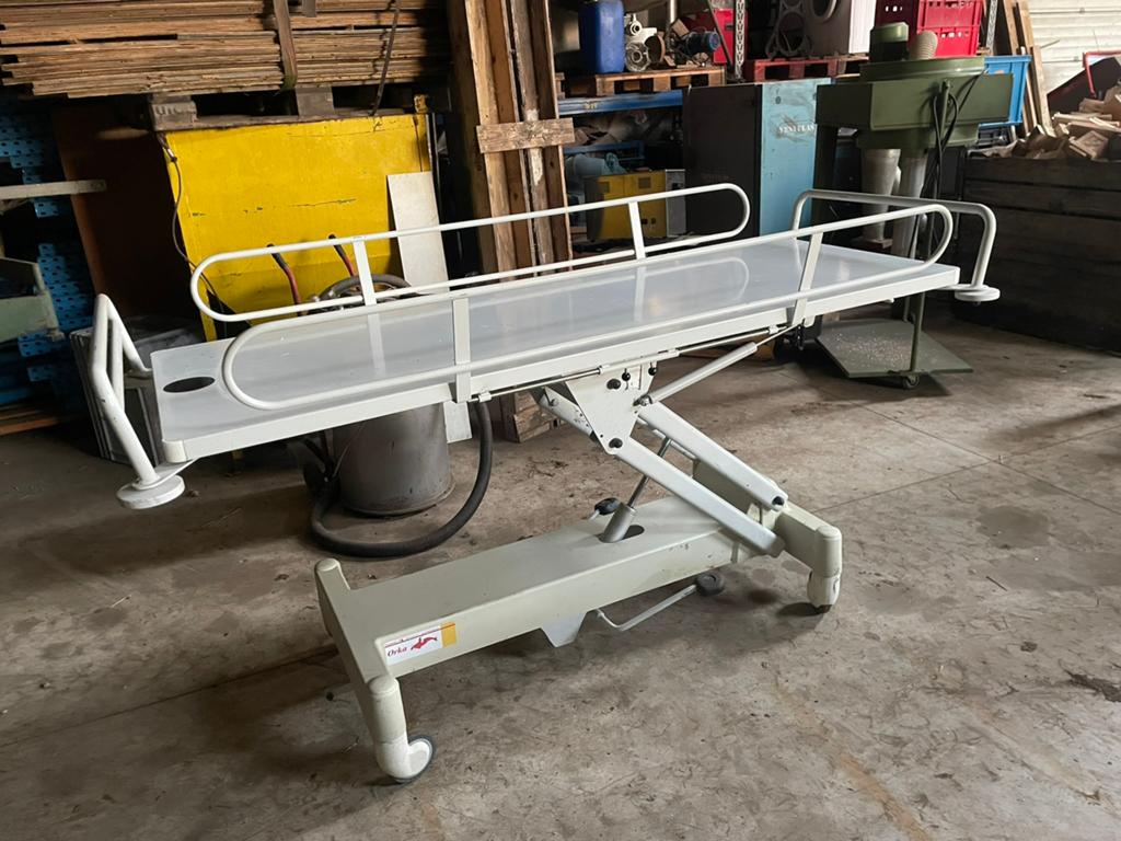 medische transportbrancard douchebrancard, Ophalen