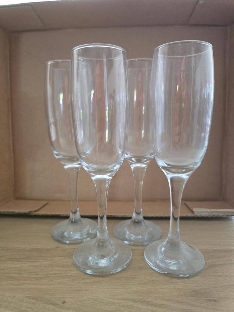 Champagneglazen 4 stuks, Ophalen, Zo goed als nieuw, Overige typen