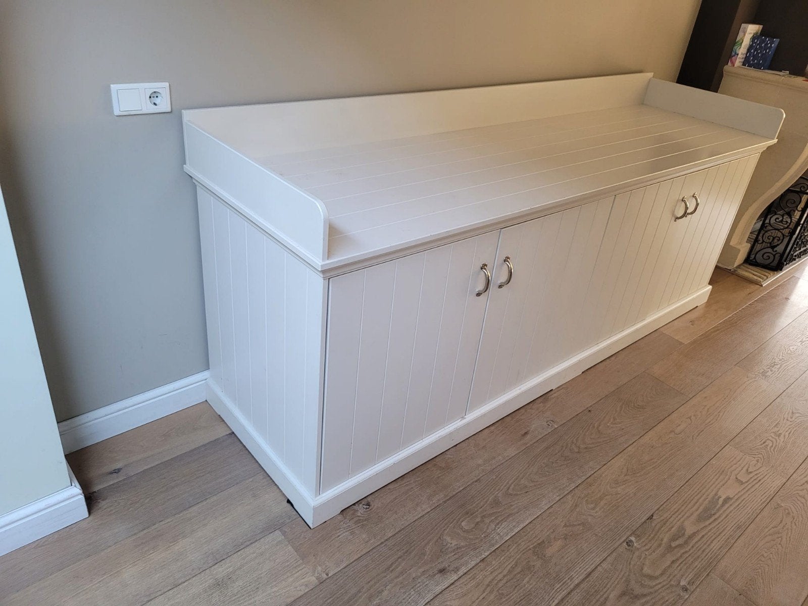 Wit dressoir met veel opbergruimte, Huis en Inrichting, Kasten | Dressoirs, Ophalen, 200 cm of meer, Landelijke stijl, Overige houtsoorten