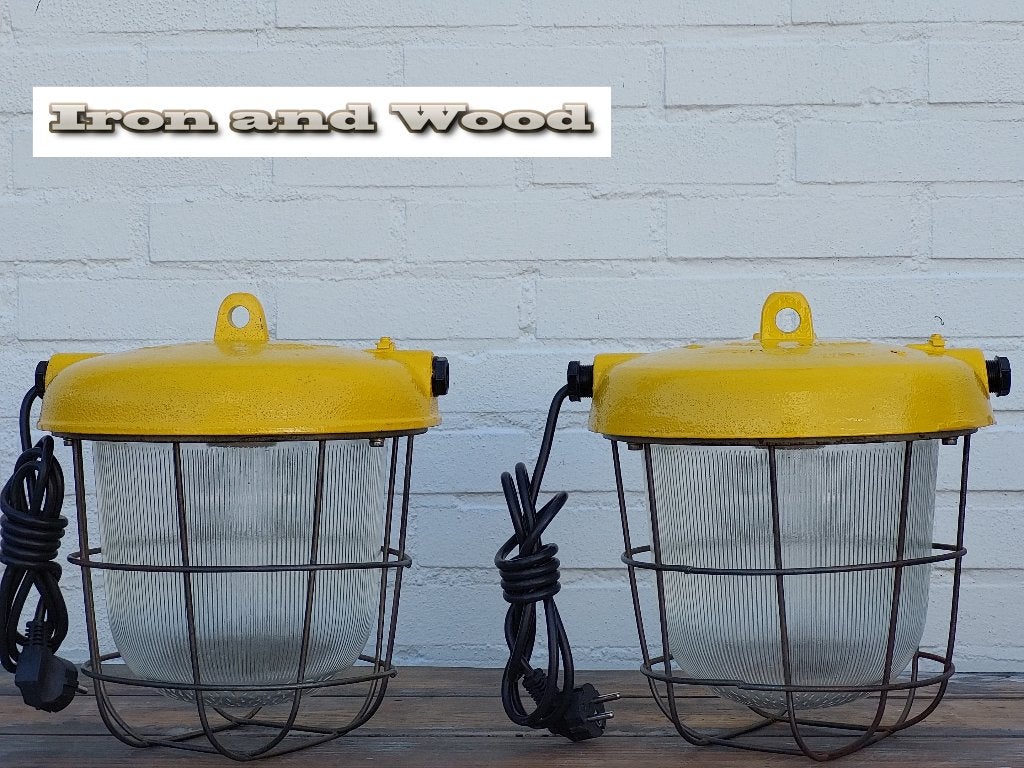 Oude vintage industriele bully/kooilamp - geel H30 D28, Gebruikt, Robuust, stoer, oud, bully, bulleye, kooilamp, vintage, geel