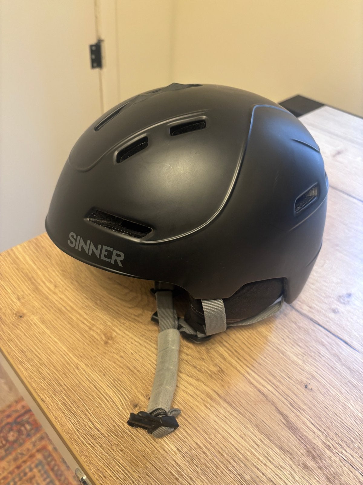 Sinner Skihelm Zwart - Maat M €15,-, Ophalen, Zo goed als nieuw, Maat 38/40 (M), Overige typen