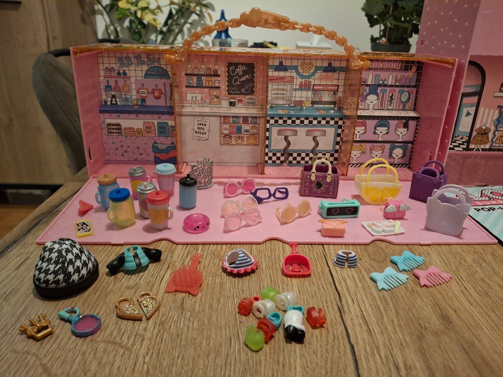 LOL Surprise Pop-Up Store met accessoires en poppetjes, Ophalen, Zo goed als nieuw, Overige typen