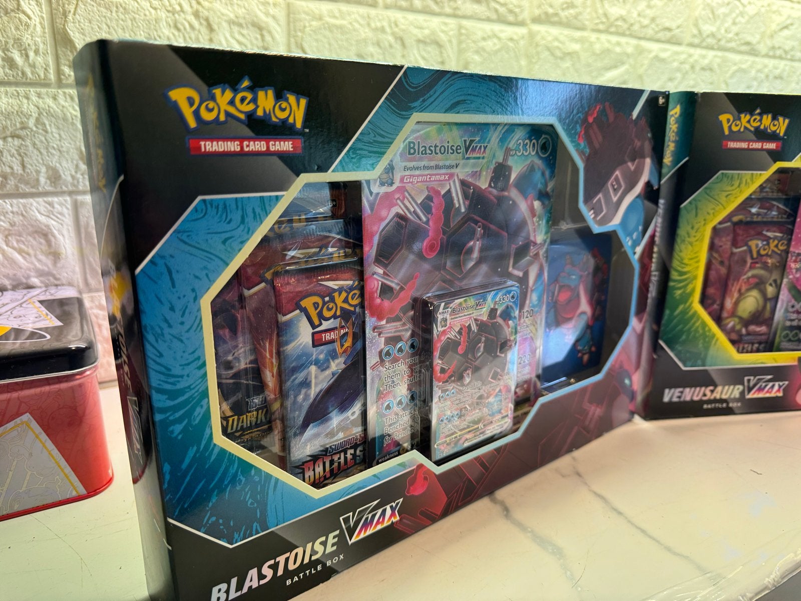 Pokémon VMAX Battle Box Blastoise & Venusaur, Hobby en Vrije tijd, Verzamelkaartspellen | Pokémon, Ophalen of Verzenden, Nieuw