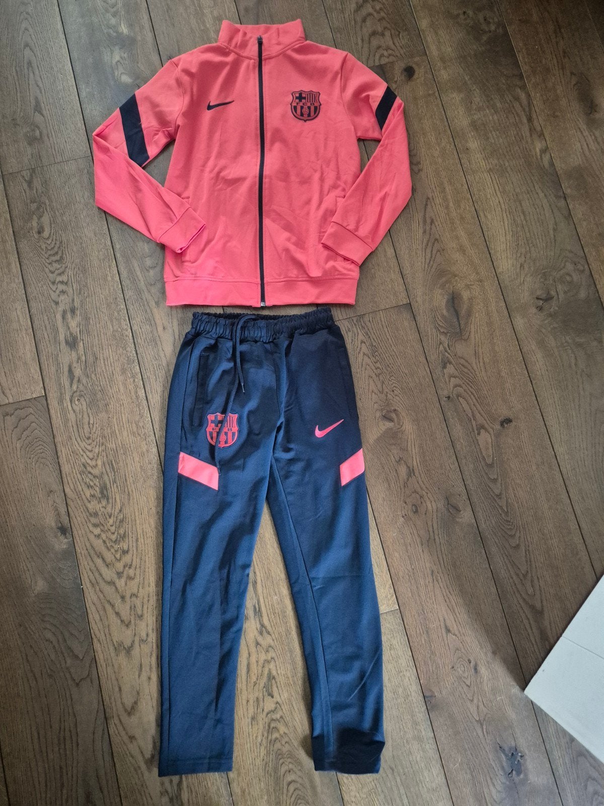 FC Barcelona trainingspak maat 152, Kinderen en Baby's, Nieuw, Ophalen of Verzenden, Setje, Nike