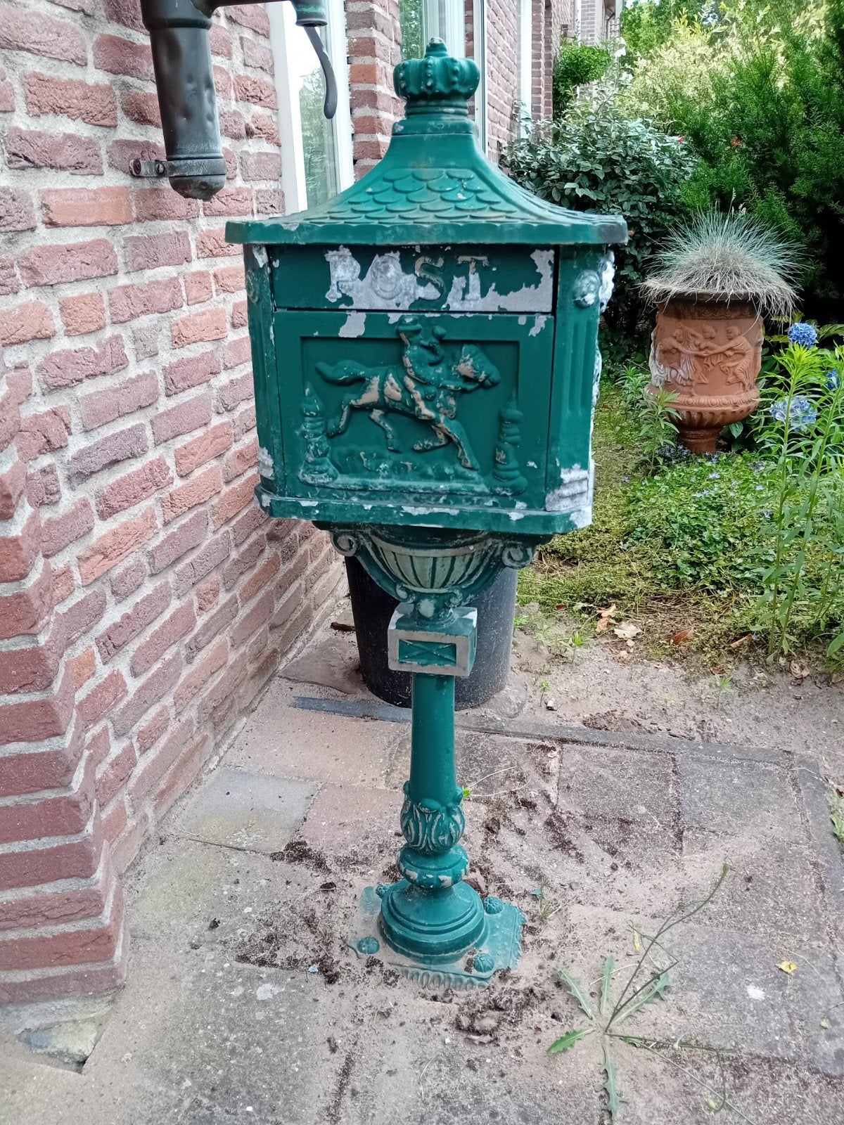 Metalen grote vrijstaande brievenbus met sleutel
Opknapper, Tuin en Terras, Brievenbussen, Ophalen, Gebruikt, IJzer