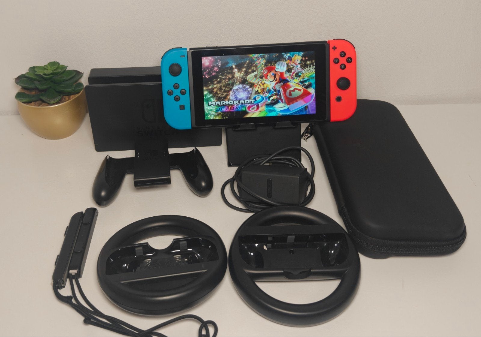 Nintendo Switch met Mario Kart 8 Deluxe, Spelcomputers en Games, Games | Nintendo Switch, Racen en Vliegen, Ophalen of Verzenden