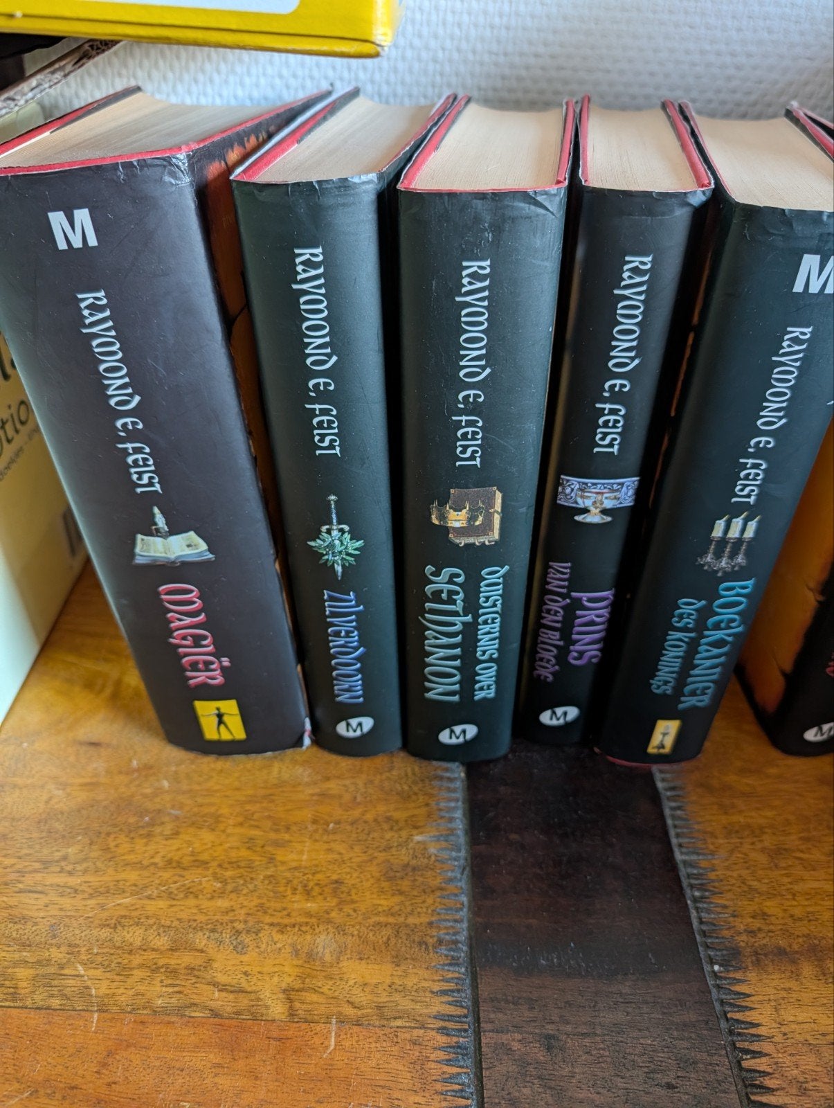 Vijf boeken van Raymond E. Feist - Fantasy serie, Boeken, Ophalen of Verzenden, Zo goed als nieuw, Raymond E. Feist