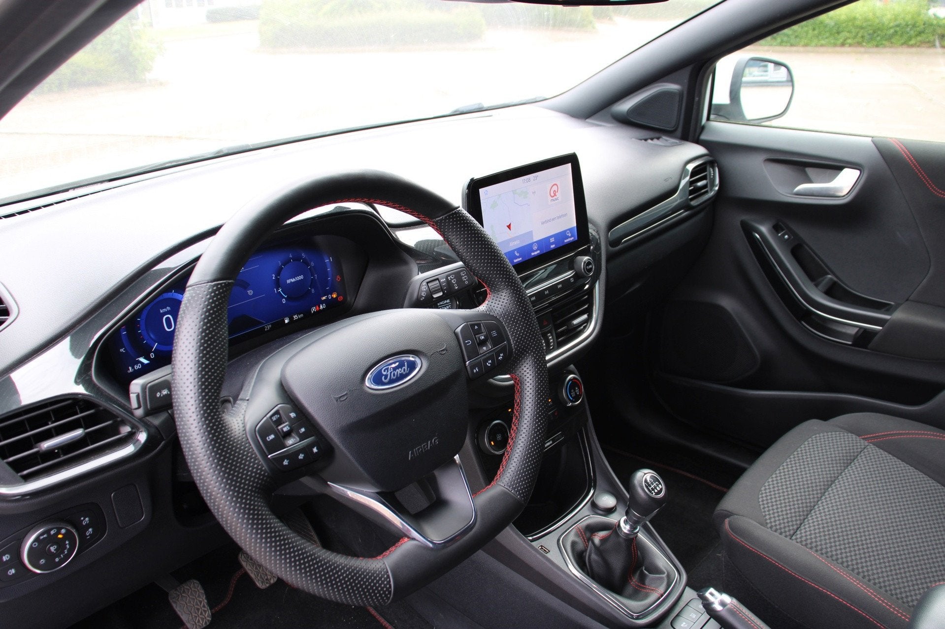 Ford Puma 125PK Hybrid ST-Line LED Stoel/Stuur/Ruitverw BTW, Voorwielaandrijving, Zwart, Wit, Bedrijf