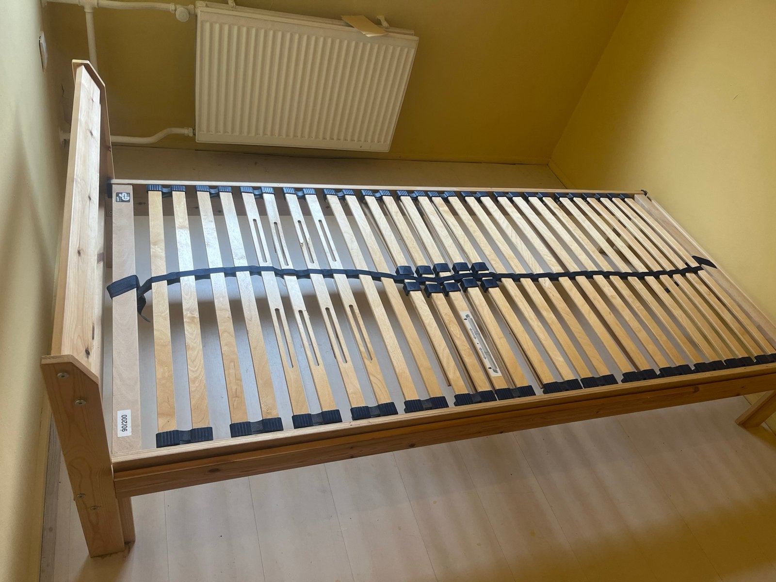 Gratis! Eenpersoonsbed met lattenbodem 90x200 cm, Huis en Inrichting, Slaapkamer | Bedden, Ophalen, Gebruikt, 90 cm, 200 cm