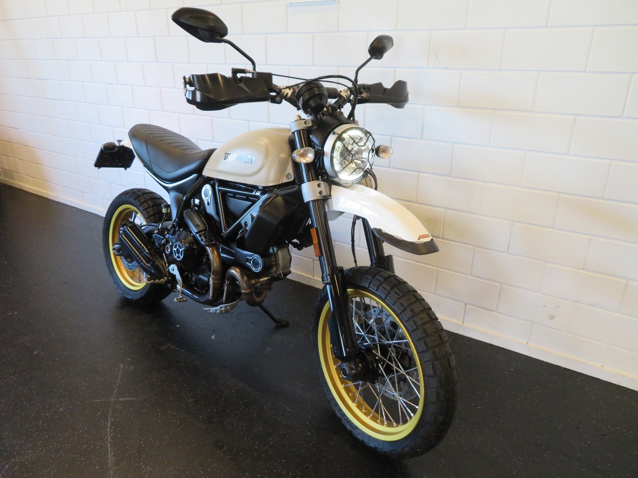 Ducati SCRAMBLER DESERT SLED ZEER FRAAI! (bj 2017), Motoren, Bedrijf, 803 cc, Naked bike