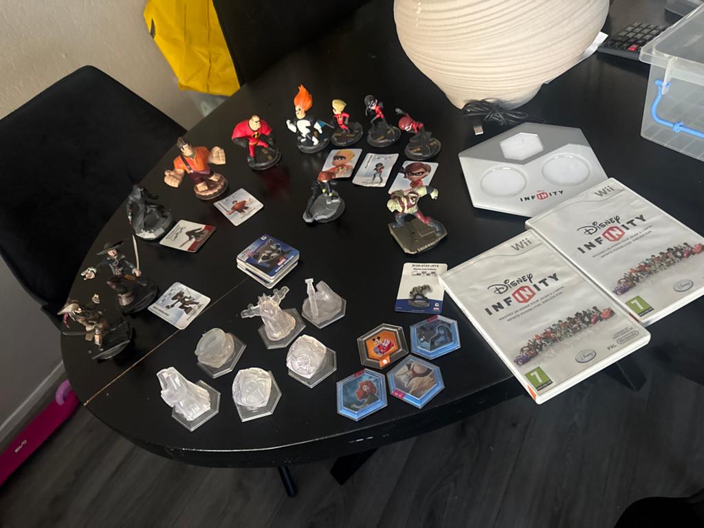 Disney Infinity Wii U bundel met figuren en games, Avontuur en Actie, Gebruikt, 2 spelers, Eén computer