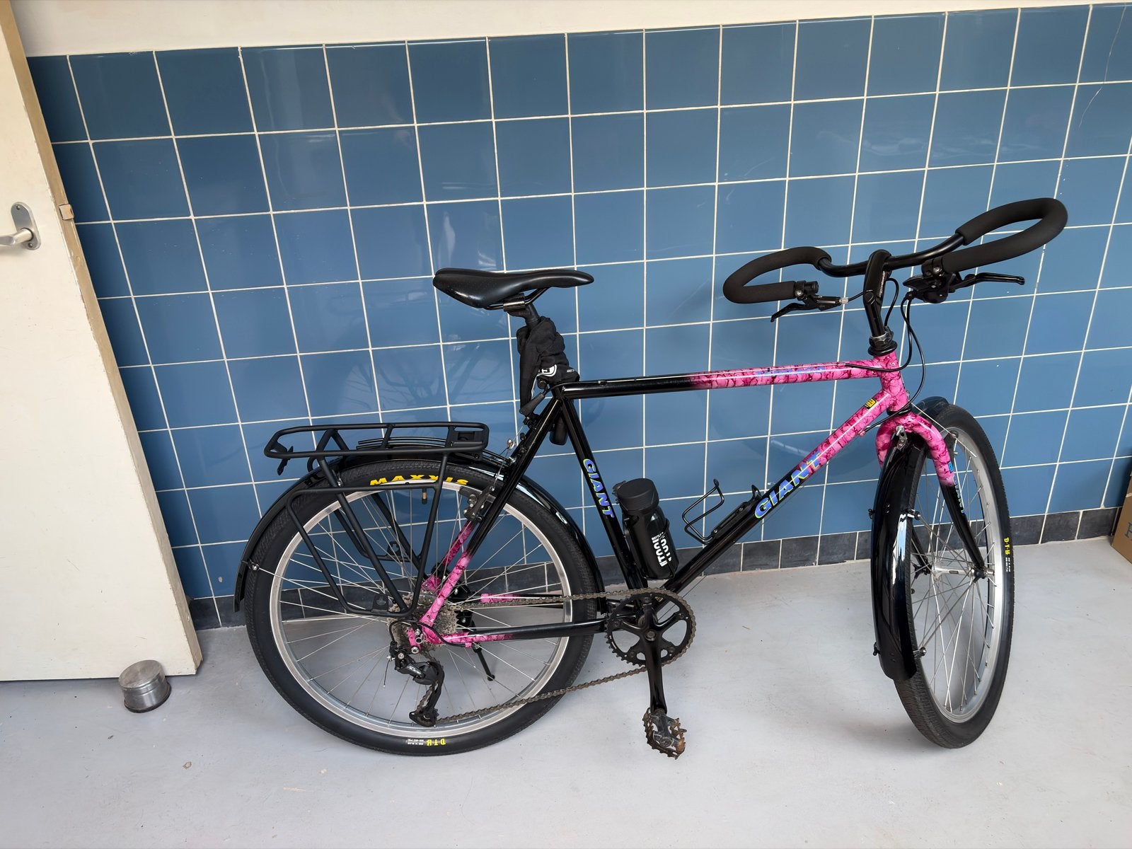 Foto 5 van Giant Terrago Retro Mountainbike - Zwart/Roze - 90's