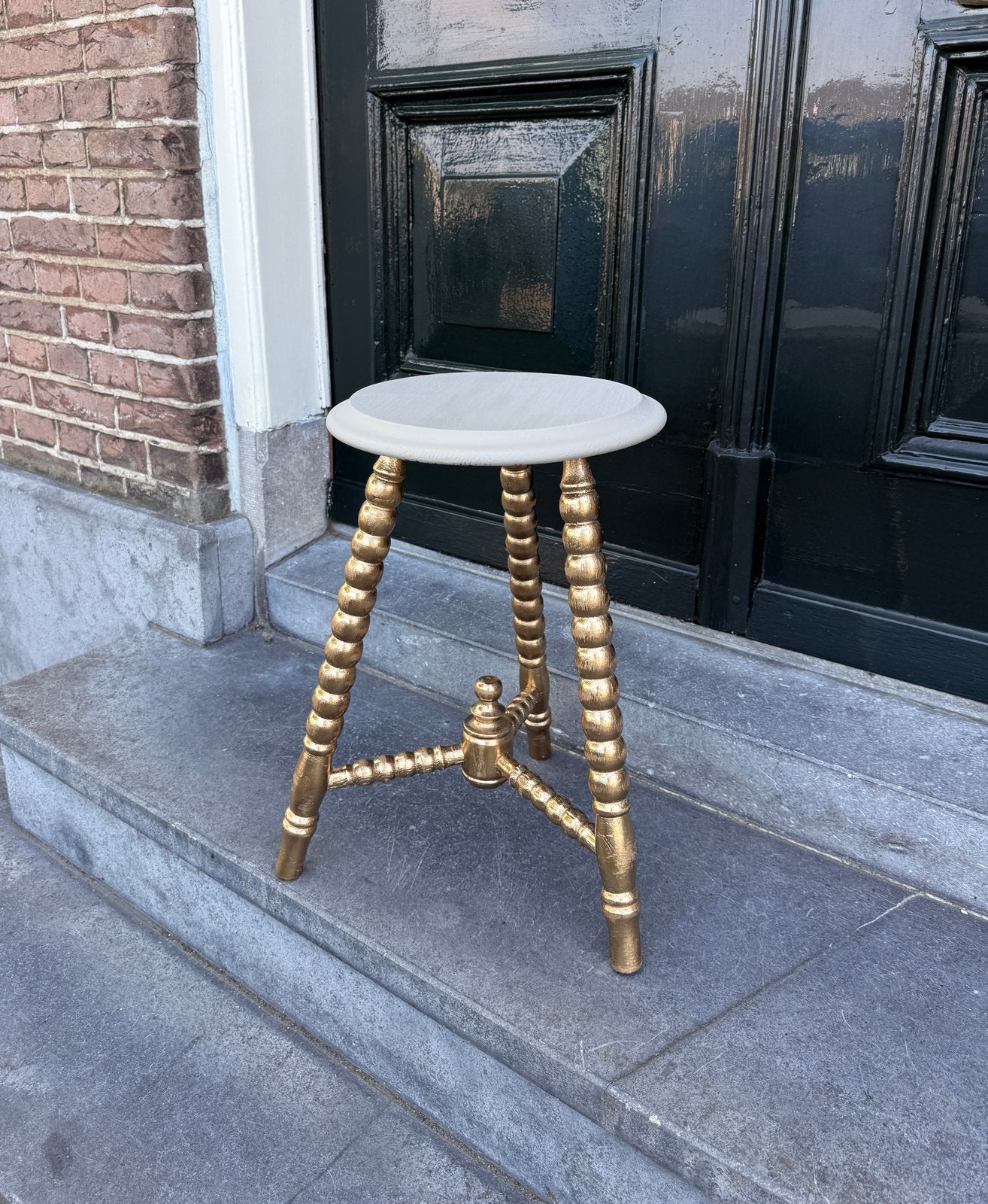 Klein oud tafeltje, vintage tafel antiek bijzettafeltje VdlM, Ophalen, Minder dan 45 cm, Minder dan 55 cm, Hotel Chique sierkruk Brocante plantentafeltje taupe goud