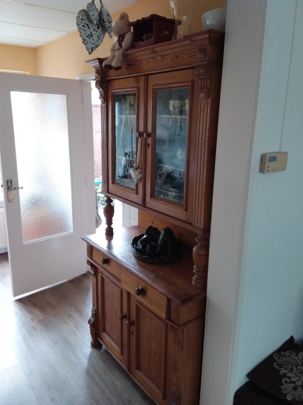 Antieke buffetkast, massief hout, wegens verhuizing, Ophalen