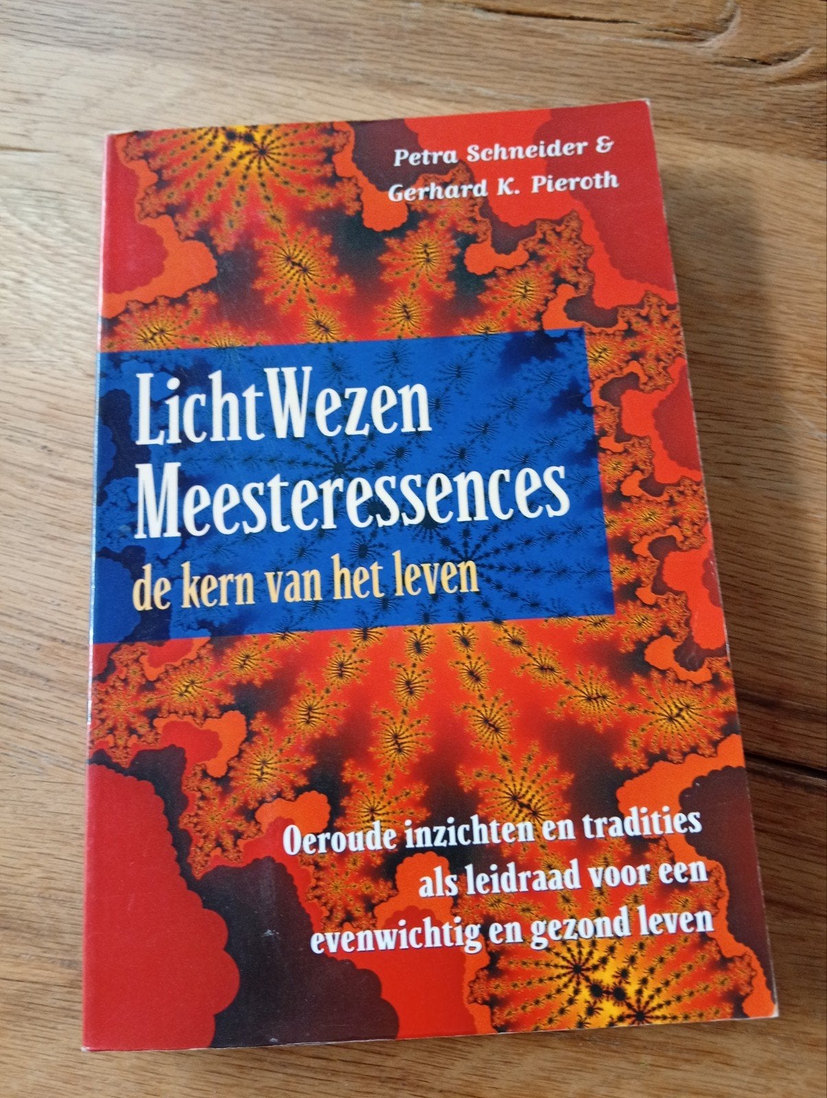 LichtWezen Meesteressences: De kern van het leven, Gelezen, Achtergrond en Informatie, Spiritualiteit algemeen, Petra Schneider & Gerhard K. Pieroth