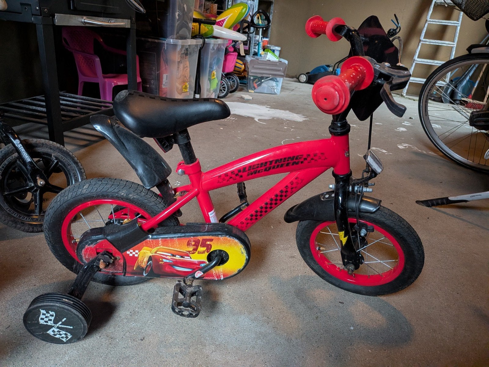Kinderfiets Cars Lightning McQueen met zijwieltjes, Fietsen en Brommers, Fietsen | Kinderfietsjes, Ophalen of Verzenden, Gebruikt