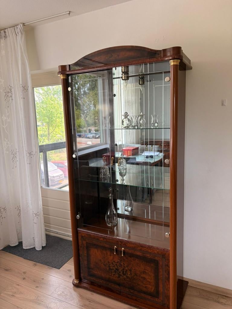 Luxe Italiaanse Vitrinekast | Hoogglans Wortelhout | 200 cm, Ophalen, 200 cm of meer, Italiaans Klassiek / Hoogglans, 50 tot 100 cm