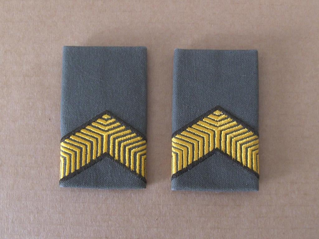 rangen trui  -  Korporaal, Ophalen of Verzenden, Landmacht, Nederland, Embleem of Badge