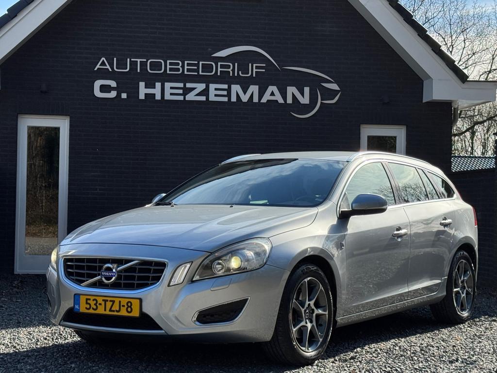 Volvo V60 1.6 T3 Ocean Race loopt op 3 cilinders LEDER XENON, Auto's, Volvo, Voorwielaandrijving, Gebruikt, Beige, 4 cilinders