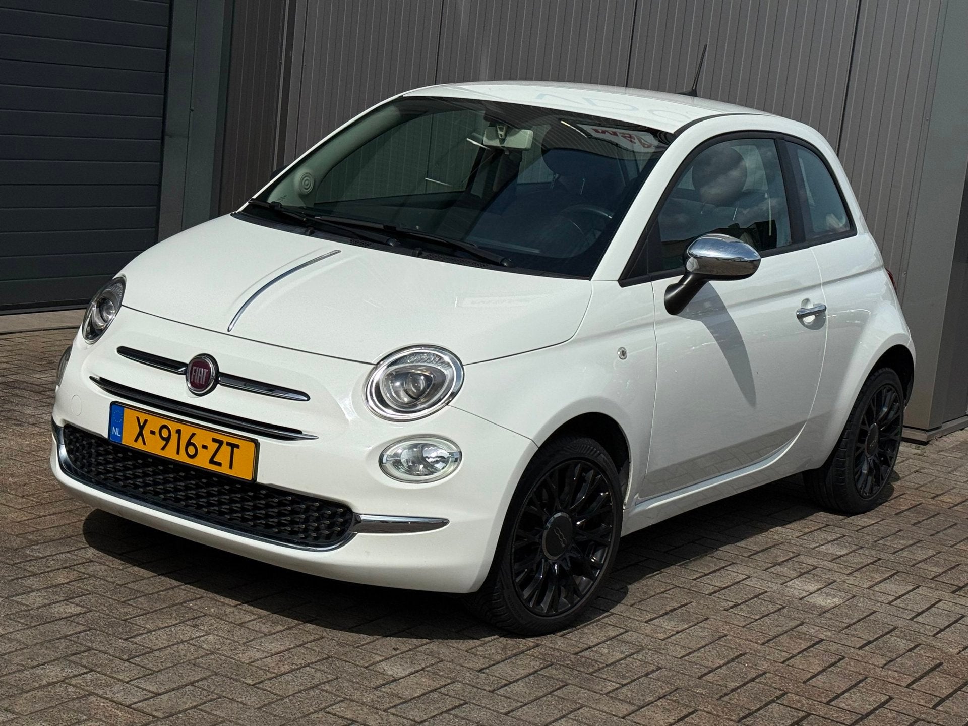 Fiat 500 1.2 Lounge | Leder | Navigatie | APK 17-04-2028, Voorwielaandrijving, Gebruikt, 4 cilinders, 4 stoelen