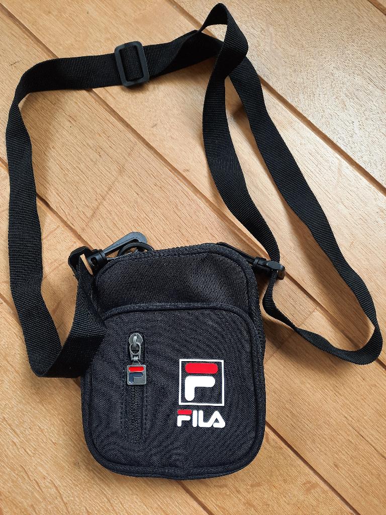 Fila Tas - Schoudertas - Unisex - zwart/wit/rood - Nieuw -, Sieraden, Tassen en Uiterlijk, Tassen | Schoudertassen, Ophalen of Verzenden