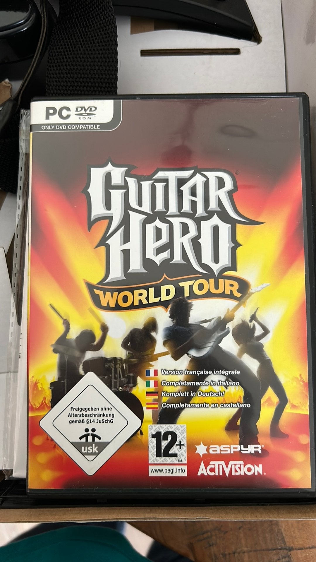 Guitar Hero World Tour PC DVD met gitaarcontroller, Muziek, Gebruikt, 1 speler, Eén computer