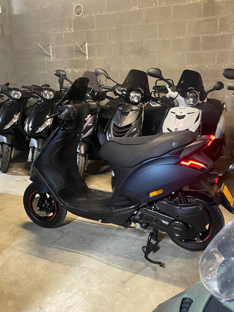 Scooter 2024 piaggo, Ophalen, Maximaal 45 km/u, Zip, Zo goed als nieuw