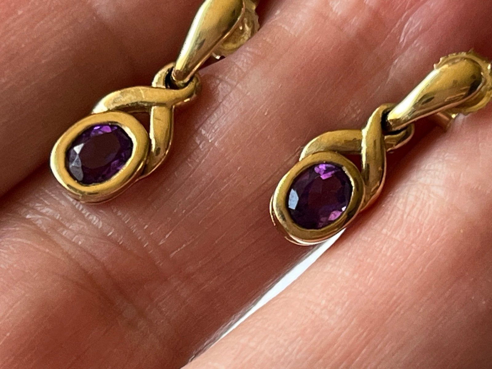 Gouden Oorbellen met Amethist - 9 Karaat, Sieraden, Tassen en Uiterlijk, Oorbellen, Hangers, Verzenden, Paars, Zo goed als nieuw