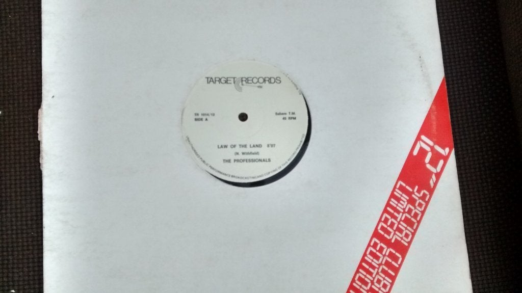 Maxi single - The Professionals - Law of the land, Cd's en Dvd's, Vinyl Singles, Ophalen of Verzenden, Zo goed als nieuw, Dance en House