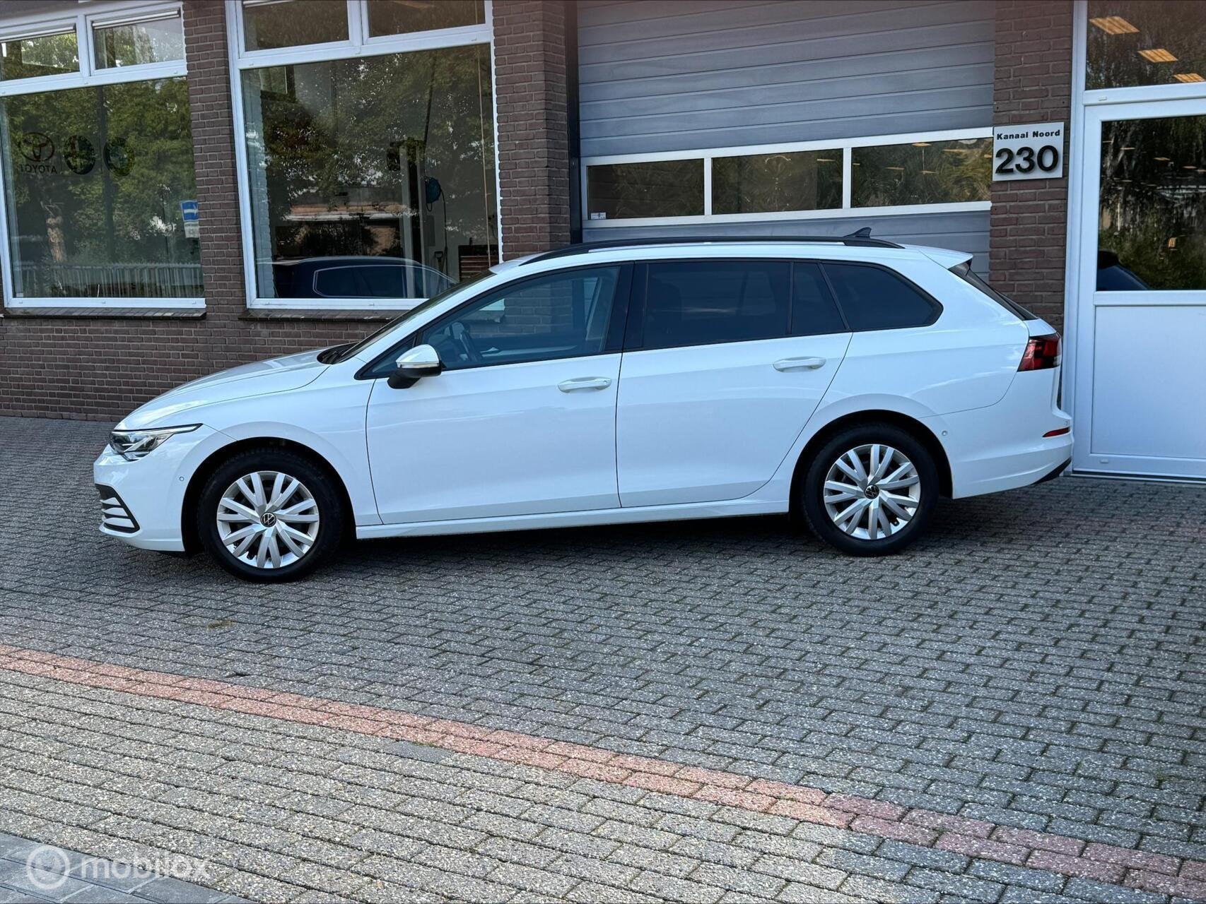 Volkswagen Golf Variant 1.0 eTSI DSG ECC-AIRCO/CRUISE/PDC, Gebruikt, Automatische klimaatregeling, Wit, 19 km/l