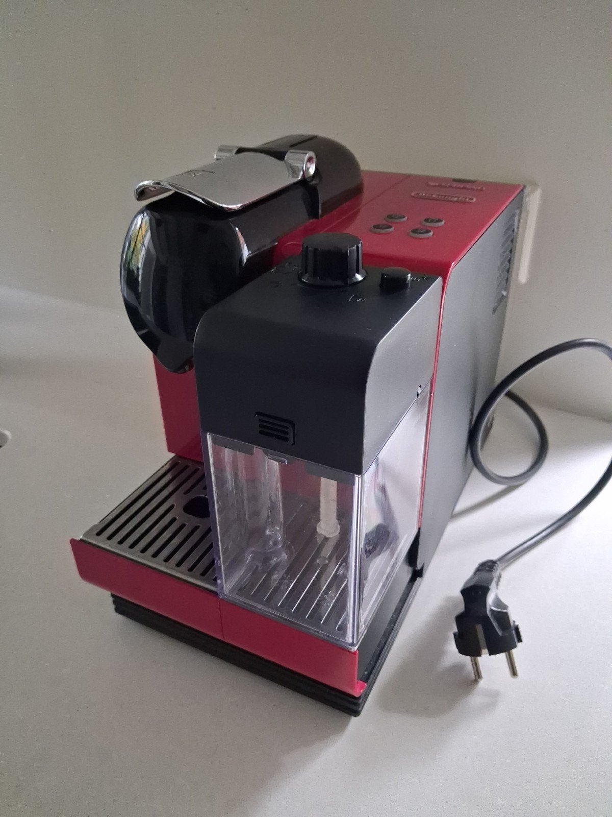 Nespresso DeLonghi koffiemachine met defect waterreservoir, Ophalen, Gebruikt, Koffiemachine, Koffiepads en cups