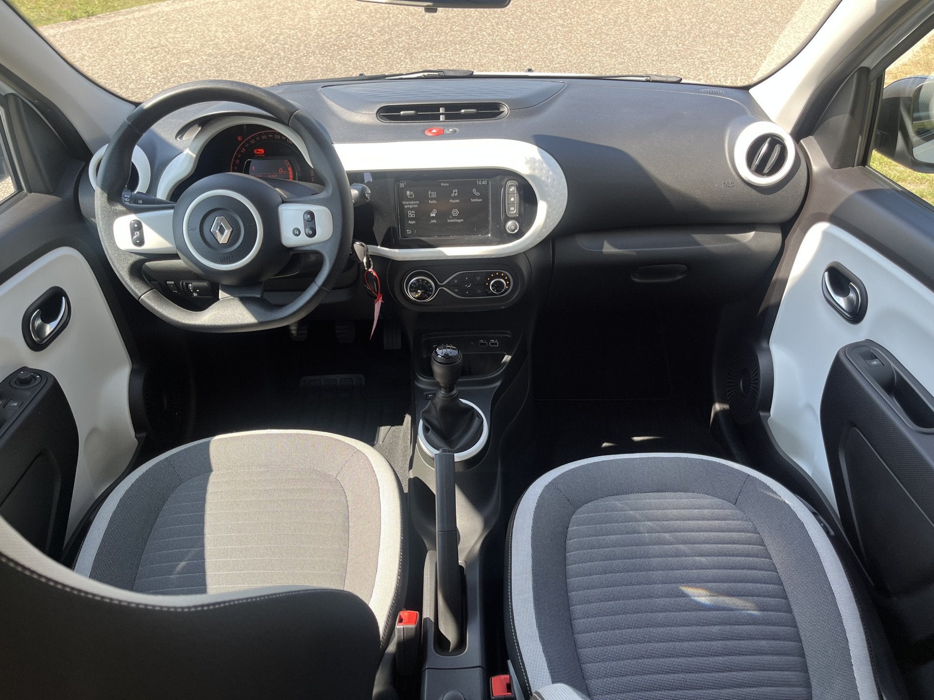 Renault Twingo 1.0 SCe Equilibre / Lage KM / Apple Carplay -, Auto's, 12 maanden, Gebruikt, 4 stoelen, Bedrijf