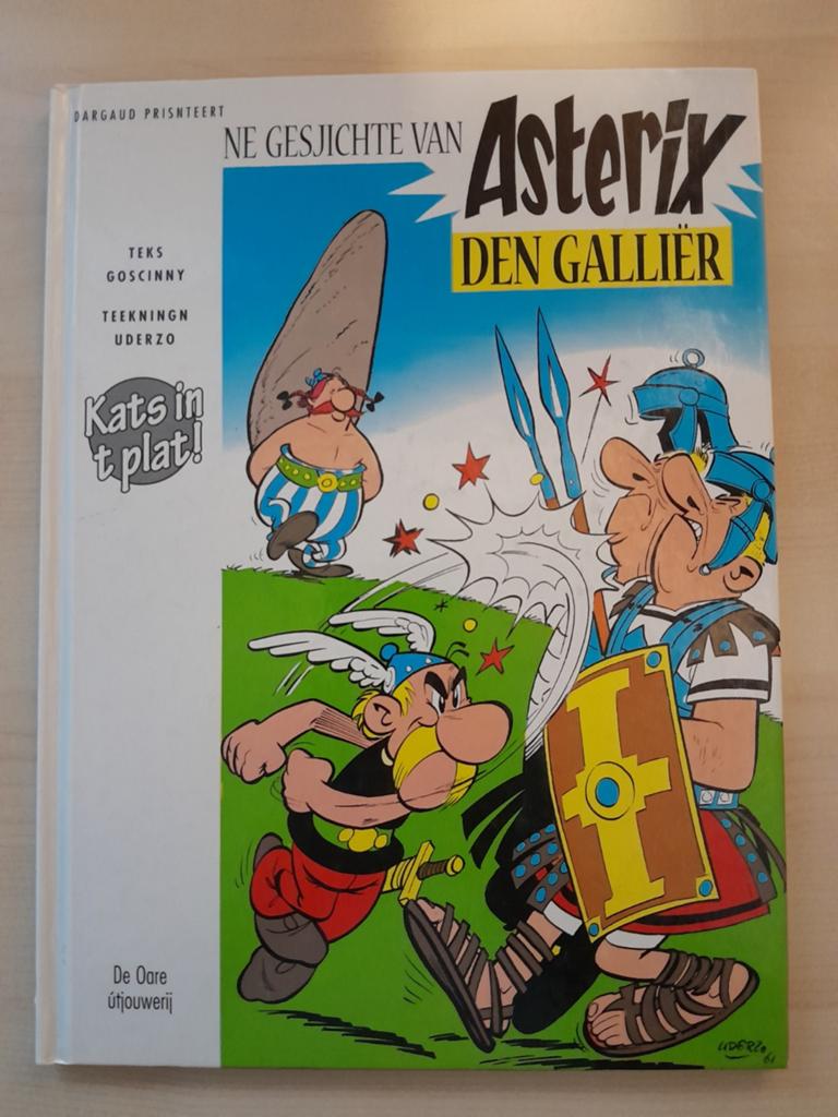 Goscinny - Kats in t plat! - Asterix Den Galliër dialect, Boeken, Goscinny, Eén stripboek, Ophalen of Verzenden, Zo goed als nieuw