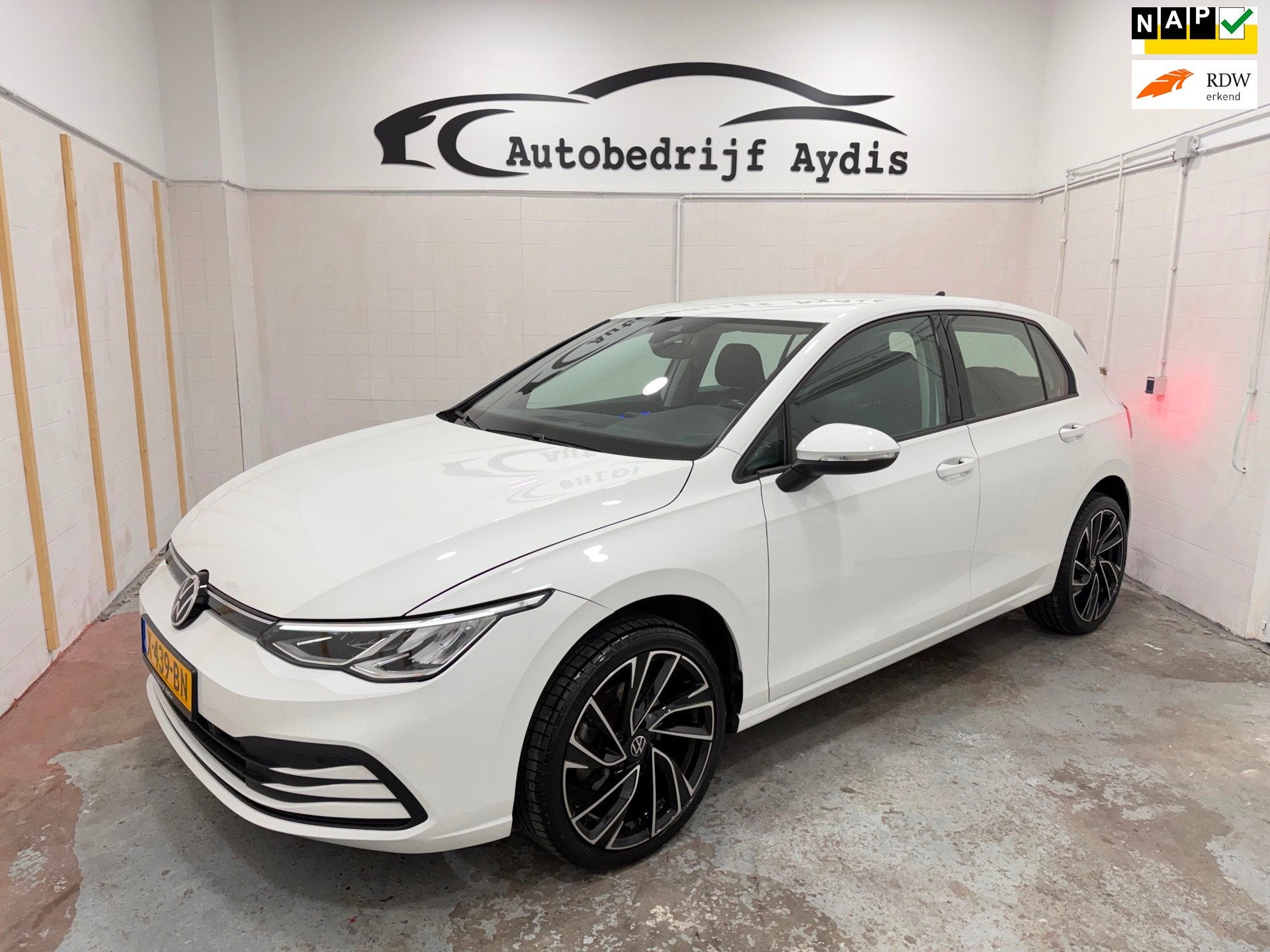 Volkswagen Golf 1.5 eTSI DSG Airco EL Ramen Cruise 2023, Auto's, Dealer onderhouden, Stof, Euro 6, 4 cilinders