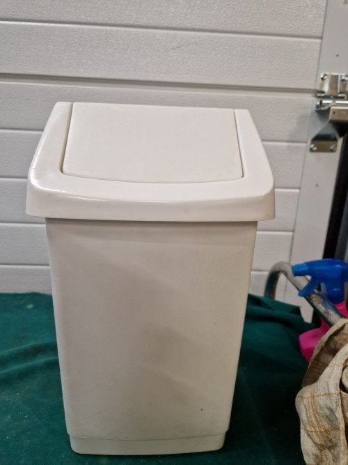 afvalbakje curver wit 10 liter, Ophalen of Verzenden, 'T Olde Gre-j, Info@toldegrej.nl, Endepoelstraat 20f Didam