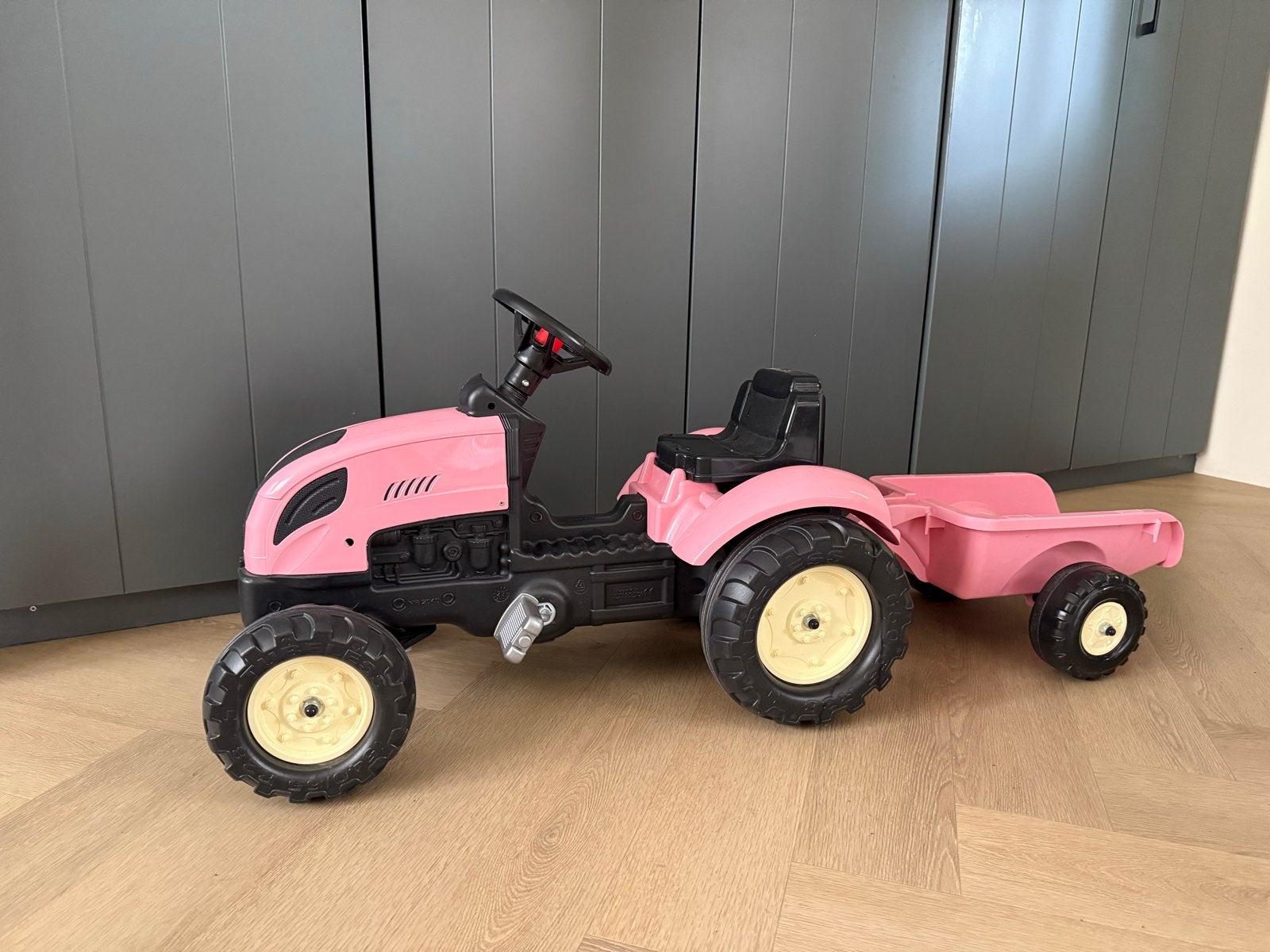 Roze Traptrekker met Aanhanger - Zo goed als nieuw, Kinderen en Baby's, Speelgoed | Buiten | Voertuigen en Loopfietsen, Ophalen of Verzenden