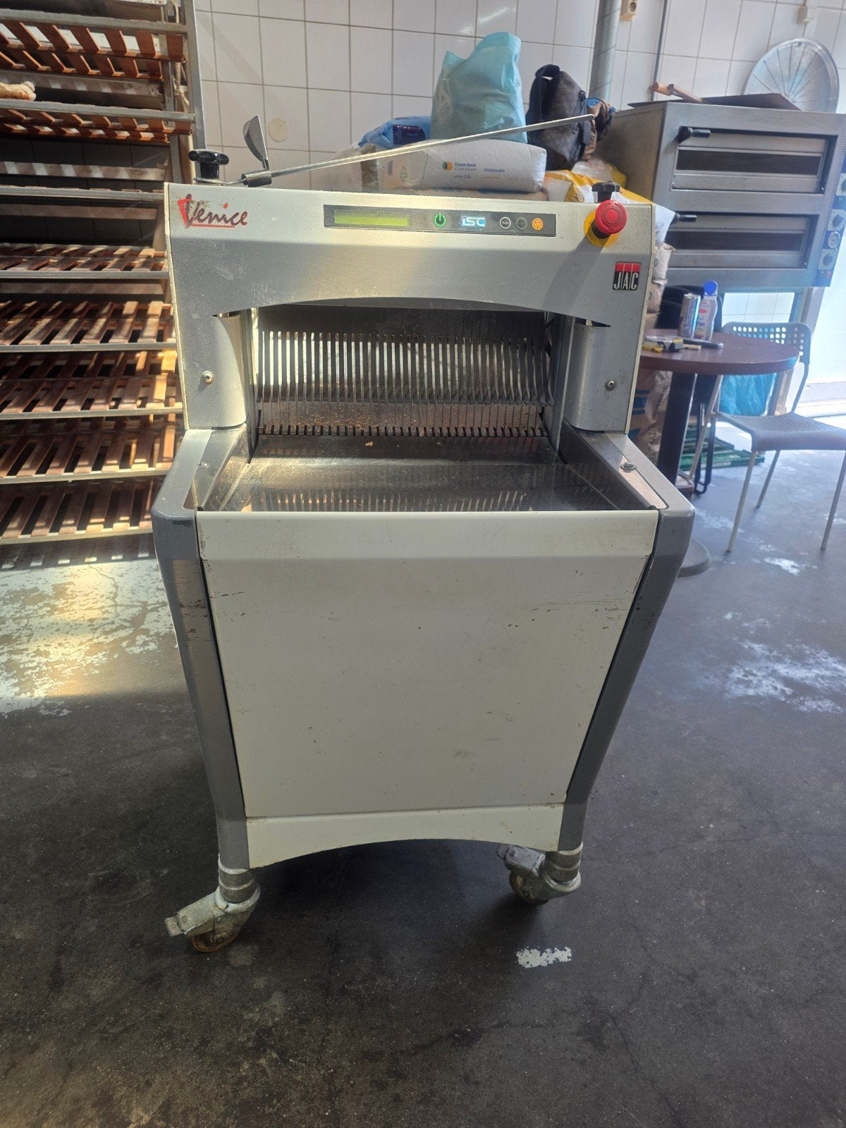 JAC Semi Automatisch Broodsnijmachine, Ophalen