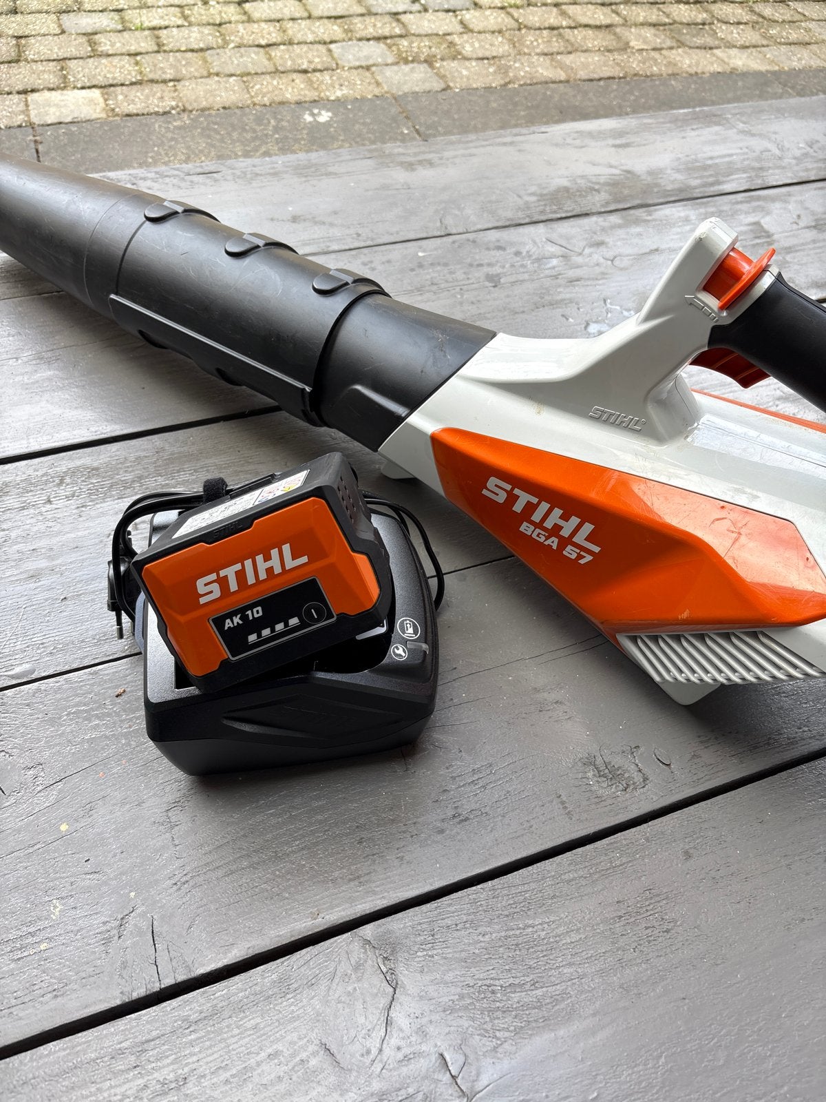 Stihl BGA 57 Accu Bladblazer met Accu en Lader, Tuin en Terras, Ophalen, Zo goed als nieuw, Accu, Handgedragen