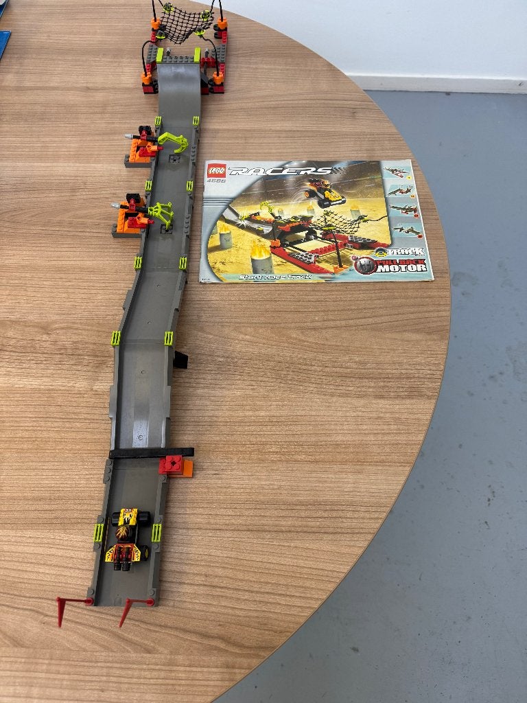 Lego Racers Stunt track 4586 en star strike 4591, Kinderen en Baby's, Speelgoed | Duplo en Lego, Compleet, Lego, Ophalen of Verzenden