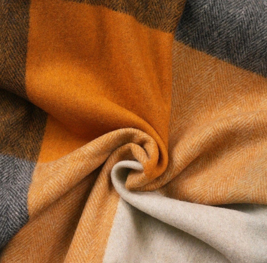DUNEDIN  Deken/plaid  wol met blokruit en visgraat motief, Woondeken, Wol, Nieuw, Grijs