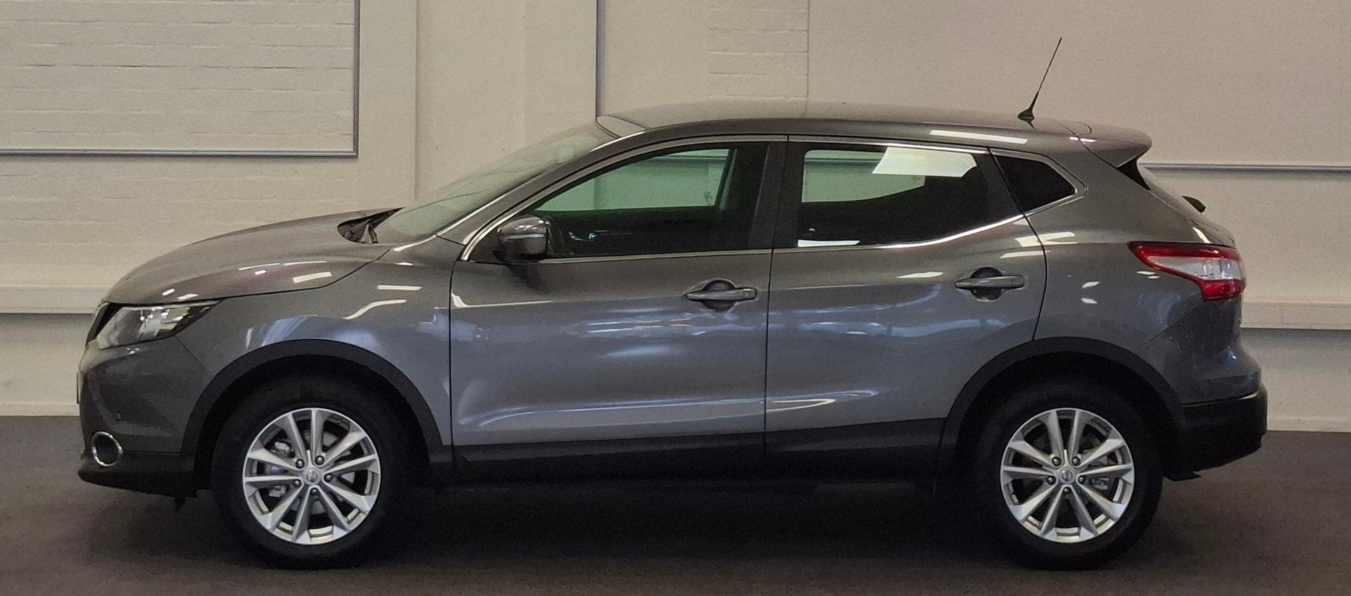 Nissan Qashqai 1.2T Acenta Trekhaak Goed onderhouden Mooi!, Voorwielaandrijving, Stof, Gebruikt, 4 cilinders