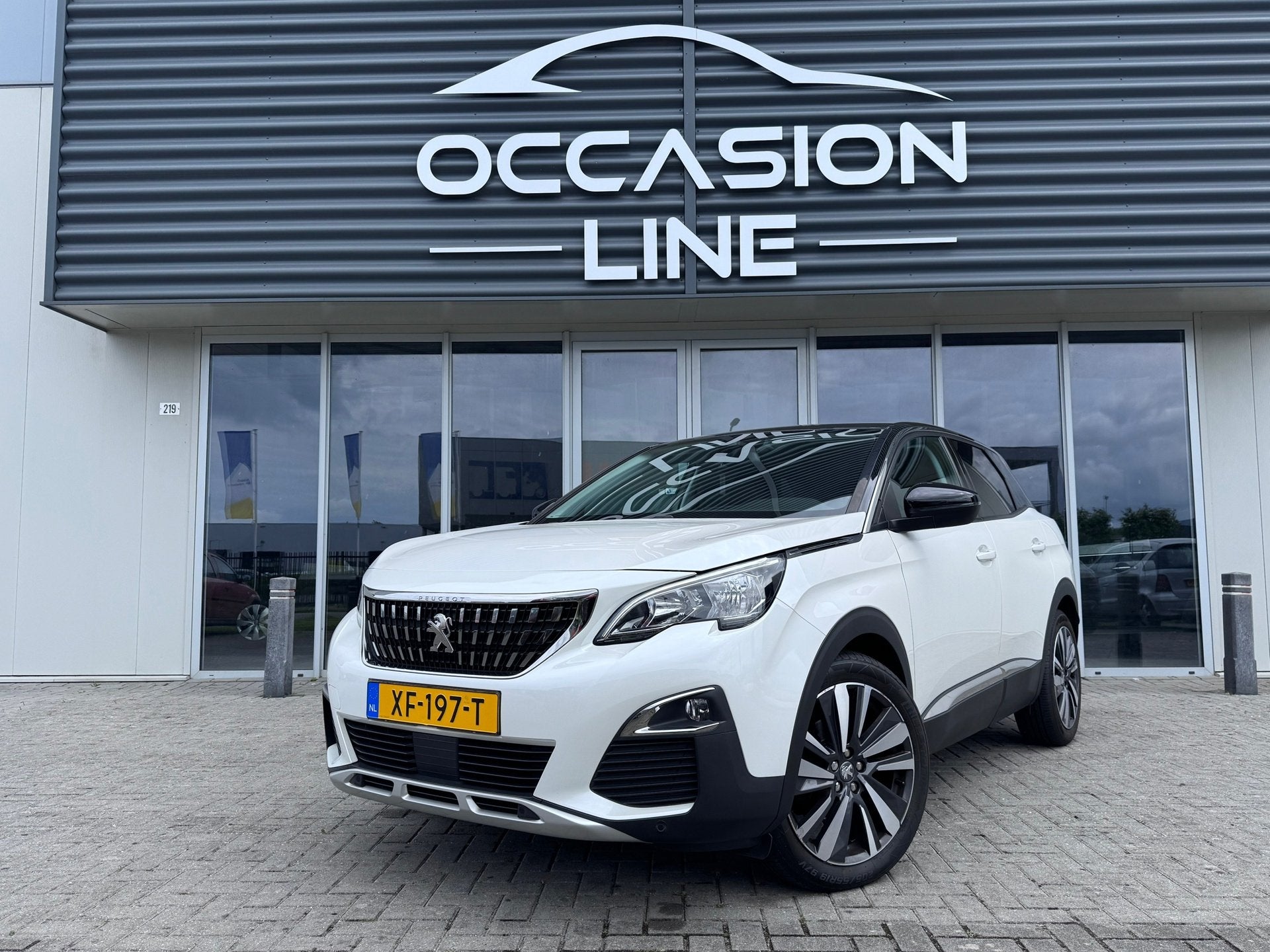 Peugeot 3008 1.2 PureTech Allure | Automaat | Leder | Parlem, Gebruikt, 1199 cc, Leder en Stof, Wit