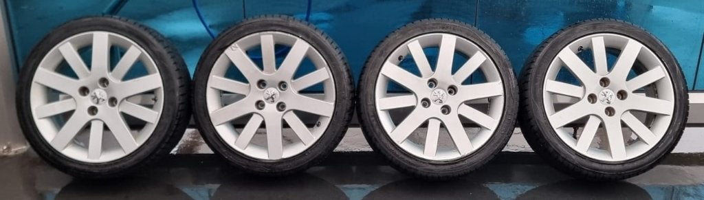 Buitenband + licht metalen Hockenheim velgen Peugeot ( 4x ), Ophalen, Zo goed als nieuw