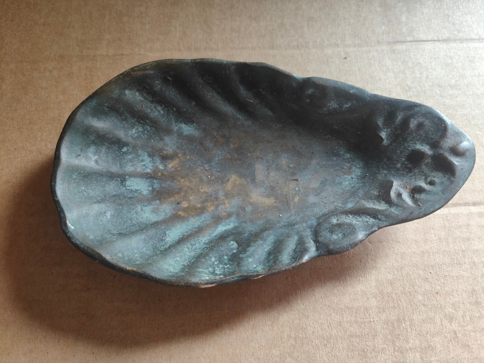 Antieke bronzen schaal in de vorm van een oesterschelp, Antiek en Kunst, Ophalen of Verzenden