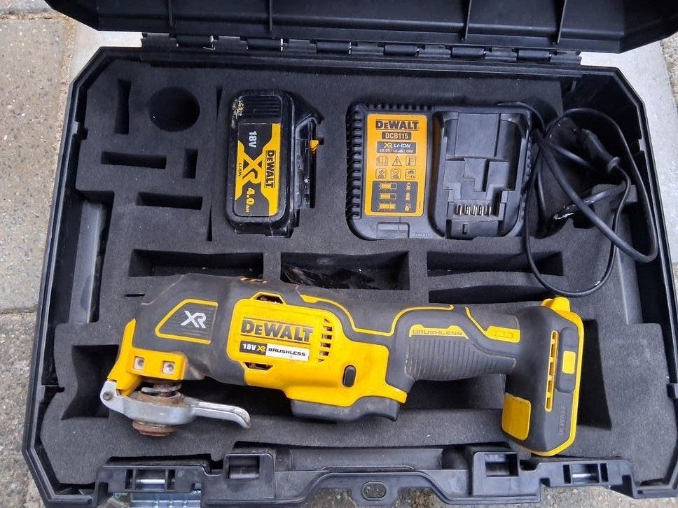 Dewalt multitool  met accu en lader, Ophalen, Gebruikt, Overige typen, Dewalt