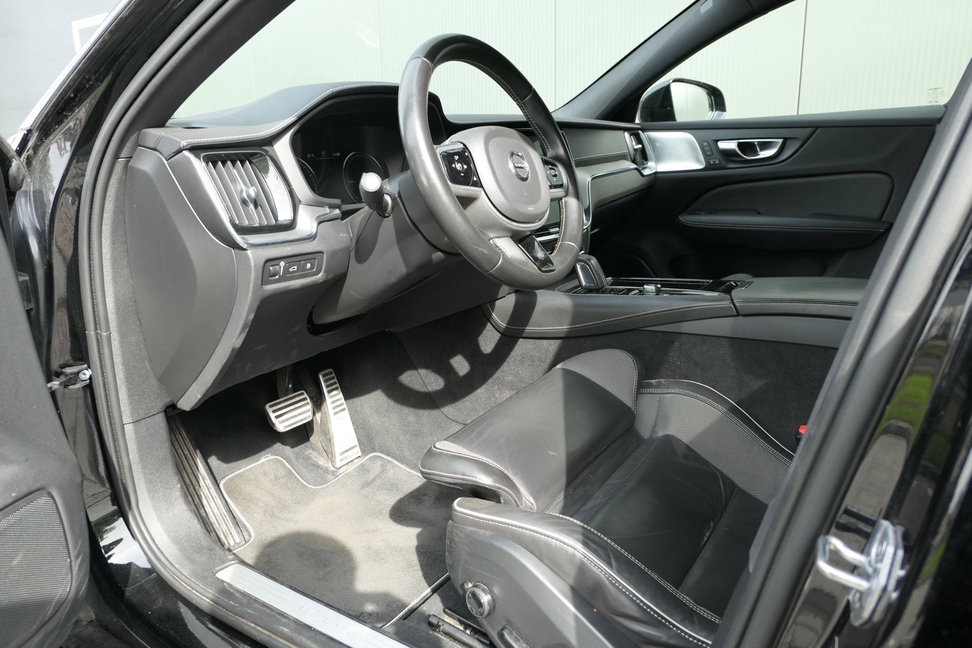 Volvo V60 2.0 T8 Twin Engine AWD Polestar Engineered Bowers&, Auto's, Automaat, Gebruikt, Zwart, Vierwielaandrijving