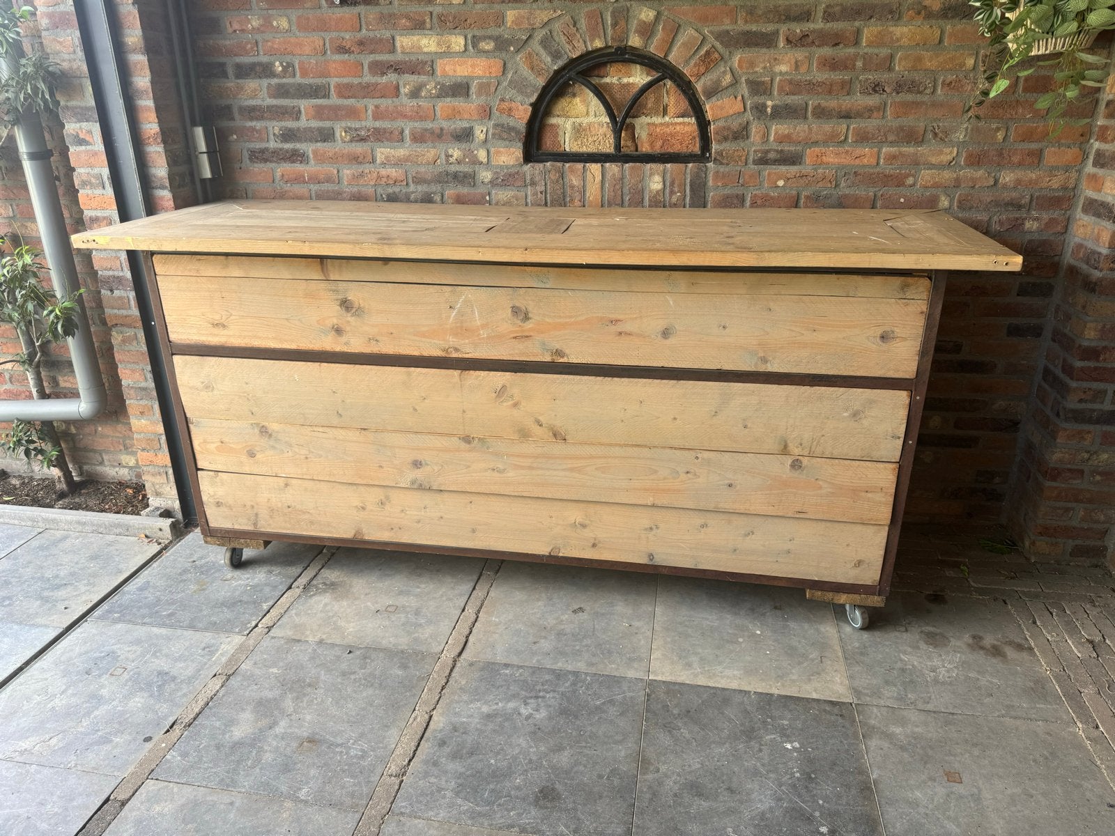 Robuuste houten bar/buitenkeuken op wielen, Huis en Inrichting, Barren, Ophalen, Gebruikt