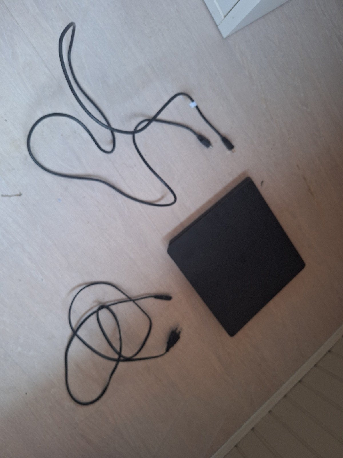 PS4 Slim met controller en 14 games