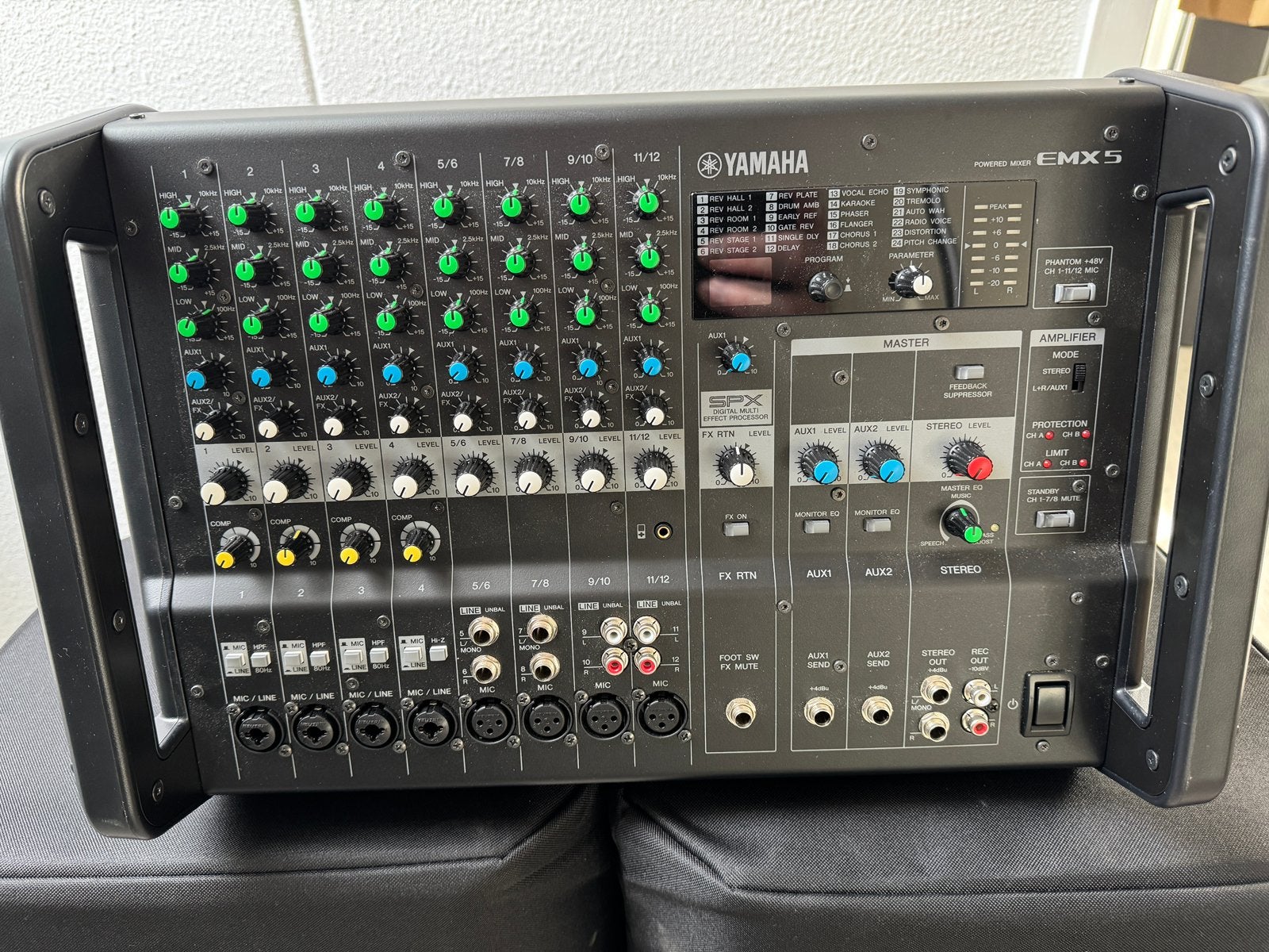 Yamaha EMX5 Powermixer - Krachtige en Complete Mixer, Muziek en Instrumenten, Mengpanelen, Ophalen of Verzenden, Zo goed als nieuw